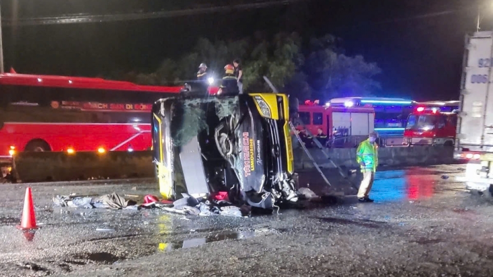 Three killed and many injured after sleeper bus overturns in central Vietnam